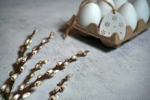 The easter text title with thread and twigs or pussy branches willow and eggs Stock Photos