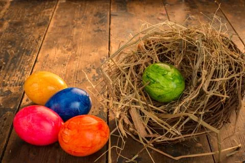 Easter themed background with eggs and nest Foto stock