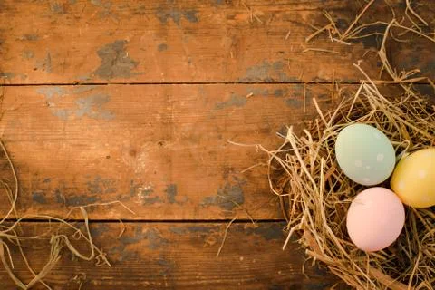 Easter themed bordered background with eggs and hay Foto stock
