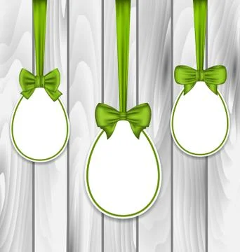 Easter three papers eggs wrapping green bows on grey wooden background Illustrazione stock