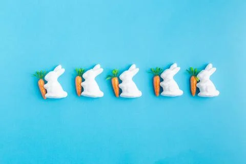 Easter white rabbits ready to paint carrots concept Stock-Fotos