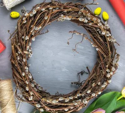 Easter wreath, yellow Easter eggs around tulips, gifts and wrapping paper Stock Photos