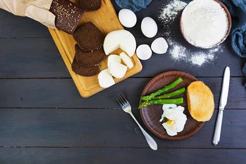 Easy breakfast. Toast, poached egg and asparagus Stock Photos