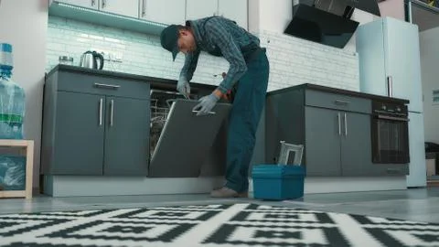 Easy to fix. Man solves household problems Stockfoto's