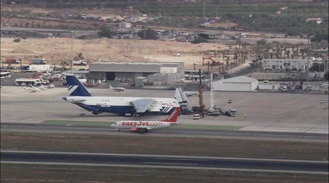 EasyJet aeroplane getting ready for takeoff at Alicante airport Stock Footage 66825223