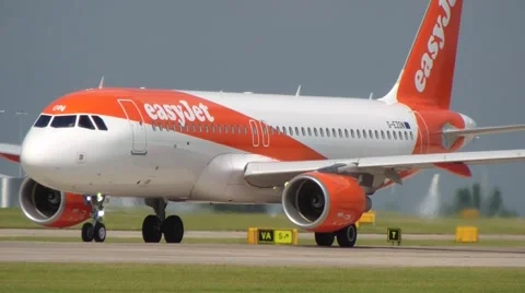 Easyjet plane on runway 스톡 동영상 53256781