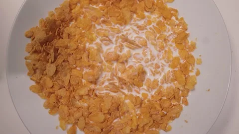 Eat cornflakes with milk for breakfast Vídeos de archivo 151059167