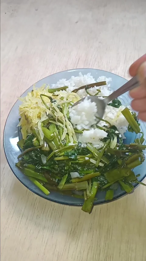 Eat rice mixed with vegetables Stock Footage 312898315