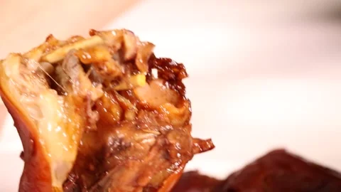Eat roast chicken and split chicken (4) Stock Footage 202161217