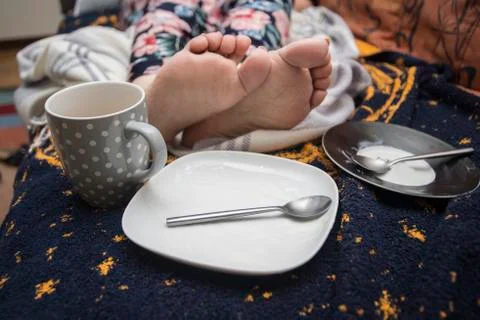 Eating in bed Foto stock
