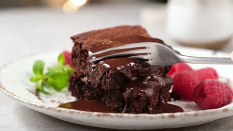 Eating brownie with fork Video stock 144052707