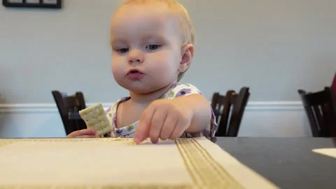 Eating crackers 스톡 동영상 212984395