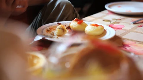 Eating dinner Video stock 41683012