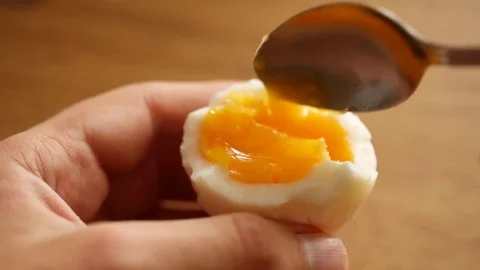 Eating egg with the spoon Видео 81249037