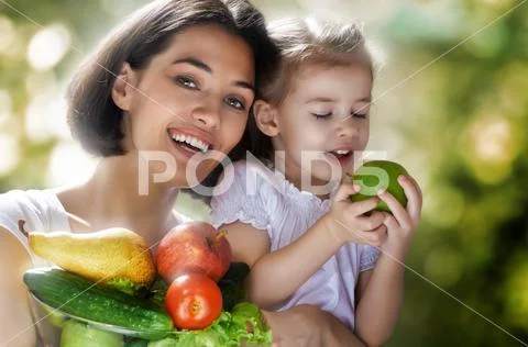 Eating healthy food Stock-Fotos