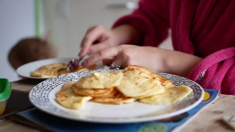 Eating a pancakes 動画素材 81169462