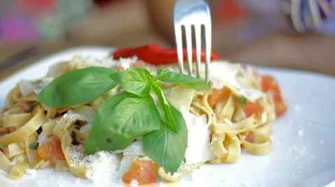 Eating pasta 스톡 동영상 784889