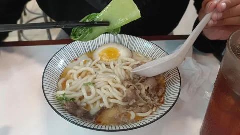 Eating ramen Video stock 304425225