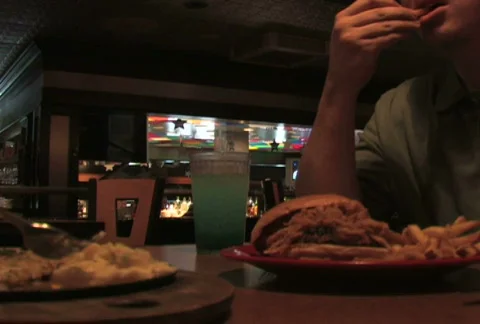 Eating at Restaurant Vidéo 283553