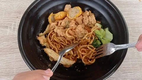 Eating spaghetti with a spoon and fork Stock Footage 151023456