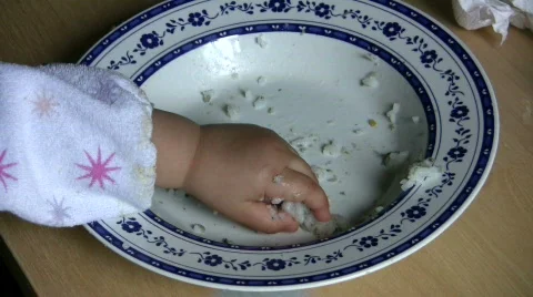 Eating Toddler 库存影片 377018