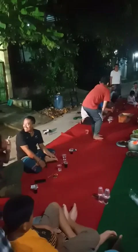 Eating Together In Community 動画素材 205575983