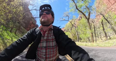 EBiking Zion NP Vídeos de archivo 341952212