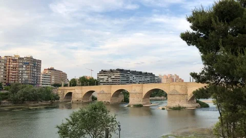 The Ebro river and the old Stone Bridge of Zaragoza in Spain, in a cloudy day Stock-Footage 128899318
