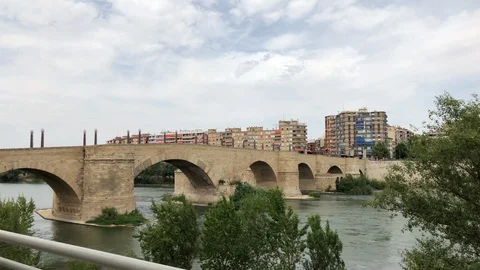 The Ebro river and the old Stone Bridge of Zaragoza in Spain, in a cloudy day Stock-Footage 129190909