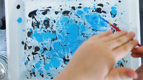 Ebru drawing on water 動画素材 170995861