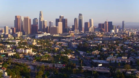 Echo Park Fountains with view of Downtown Los Angeles by Aerial Drone Vídeo Stock