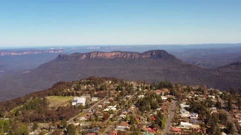 Echo point lookout to Three Sisters rock formation in Blue Mountains as 4k. Stock Footage 211904244