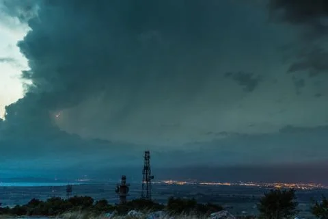 Eclair dans nuage Foto stock