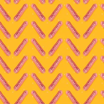 Eclair seamless pattern on a yellow background. Foto stock