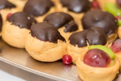 Eclairs with chocolate Stock Photos