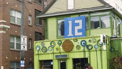 Eclectic building in Seattle with lime paint and signs Stock Footage 73492847