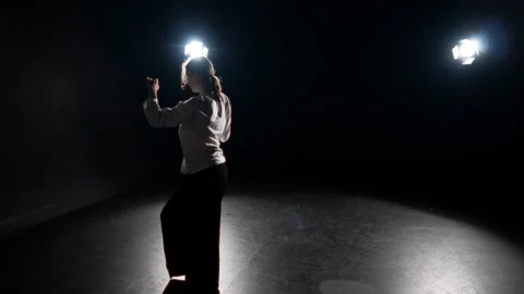 Eclectic dance, female dancer performing modern and classic dancing movements Vídeo Stock 293141705
