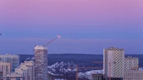Eclipse of the moon and the sunset of the moon. Yekaterinburg, view of new 動画素材 101505087