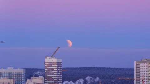 Eclipse of the moon and the sunset of the moon. Yekaterinburg, view of new 動画素材 101505291