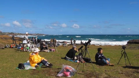 Eclipse Watchers gathered on the beach of Easter Island for the 2010 solar Stock Footage 113164212