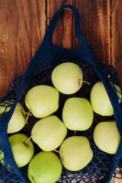 Eco- friendly bag string bag with apple on a wooden background Fotos de archivo