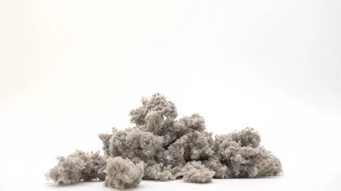 Eco-friendly cellulose insulation. Vídeo Stock 126556452