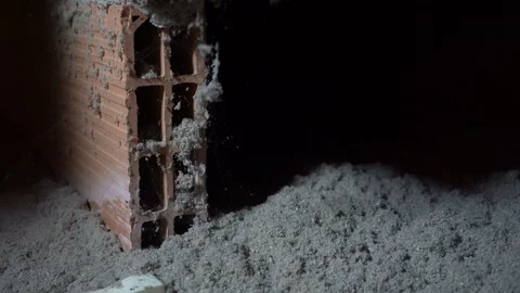 Eco-friendly cellulose insulation. Vídeo Stock 126557350