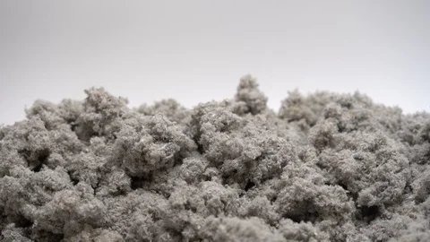 Eco-friendly cellulose insulation. Vídeo Stock 126557615