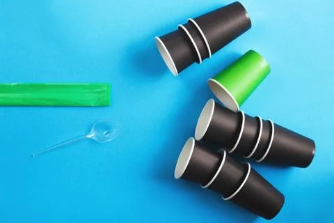 Eco-friendly disposable tableware made of and paper on a blue background Stock-Fotos