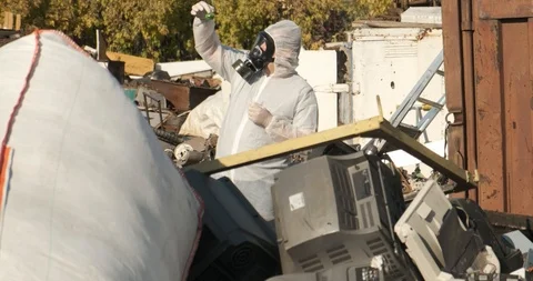 Ecologist in protective suit does test, reagent in flask, environment situation Stock Footage 119051970