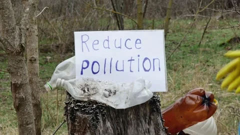 The ecologist puts plastic garbage in a garbage bag on the background of the Vídeos de archivo 236449115