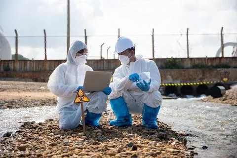 Ecologist sampling taken dead fish to inspaction and save data to laptop comp Stock Photos