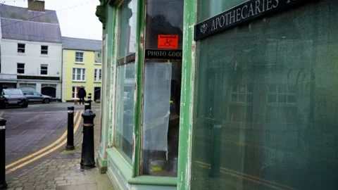 Economic decline: Slow Pan of an Empty Traditional Shop Front in town Centre Video stock 334011629