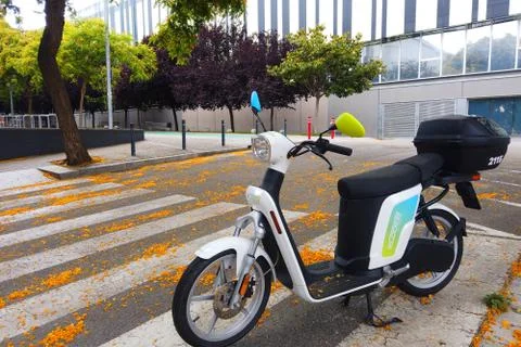 Ecooltra electric rideshare Stock Photos